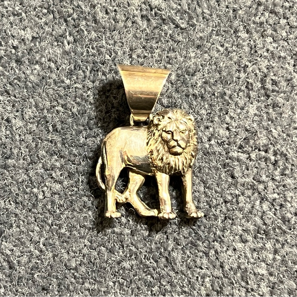 Silver Lion Pendant